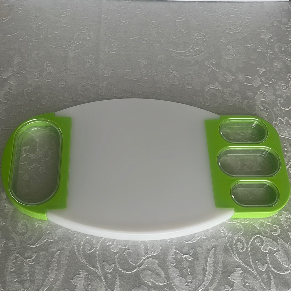 Weight Watcher’s Cutting Board with Removable Measuring Cups